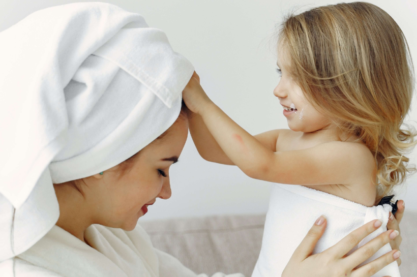 child-hair-washing-problem-during-bath.webp-lifestyle